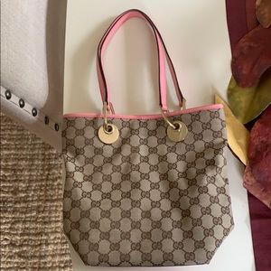 Classic print and pink Gucci purse